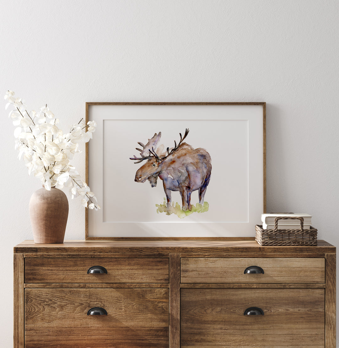 Eland aquarel schilderij in houten lijst op houten kastje