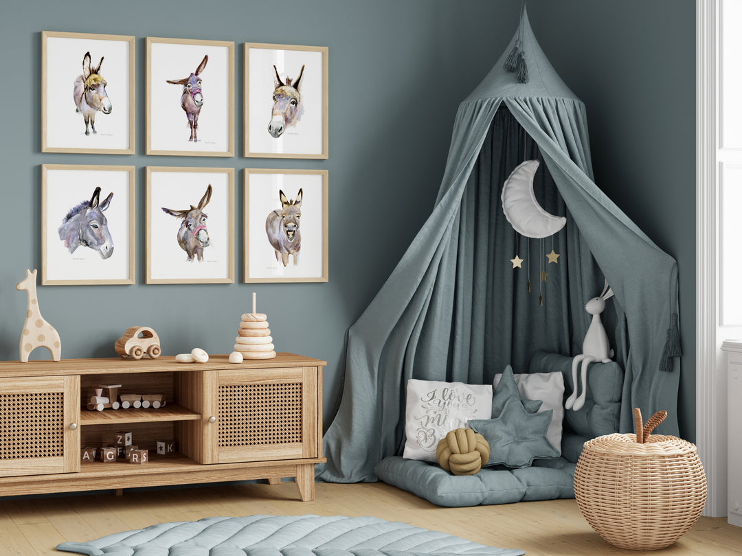 Kinderkamer met 6 ezel prints aan de muur van Michelle Dujardin