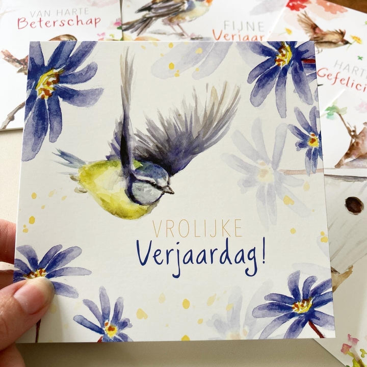 Wenskaart met vliegende pimpelmees geschilderd door Michelle Dujardin