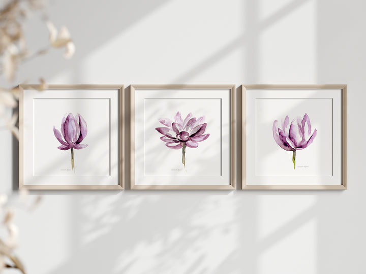 Muurkunst van paarse lotussen, geschilderd door Michelle Dujardin