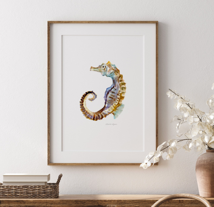 Ingelijste print van een zeepaardje geschilderd in aquarel door Michelle Dujardin