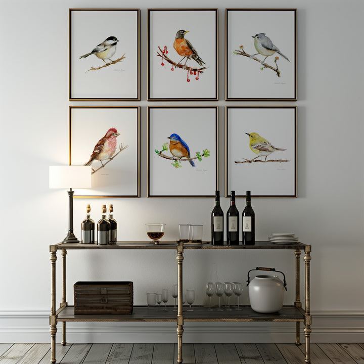 6 verschillende vogelsoorten in metalen lijst boven metalen tafeltje