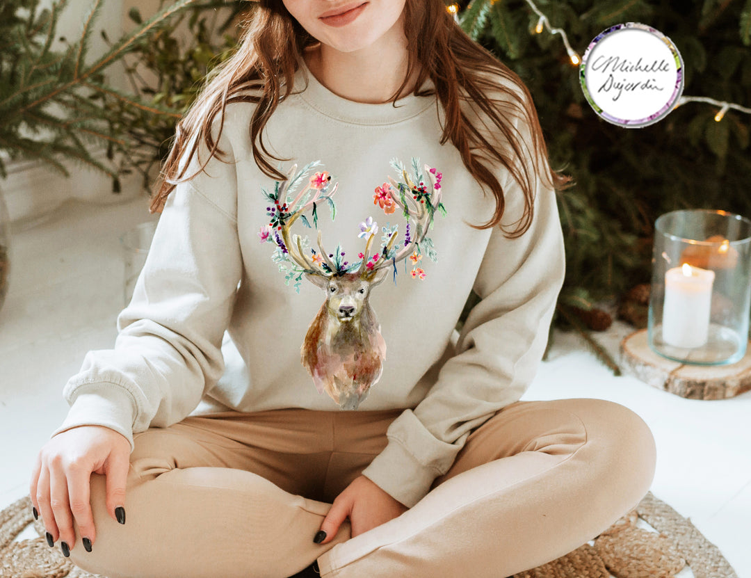 Zandkleurige sweater met bohemian hert illustratie op de voorzijde
