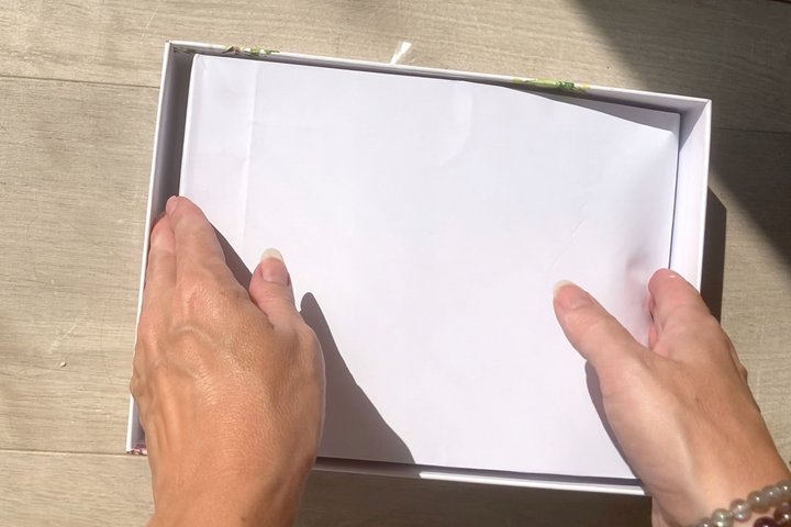 Paper bag holds 1000 pieces of bird jigsaw puzzle