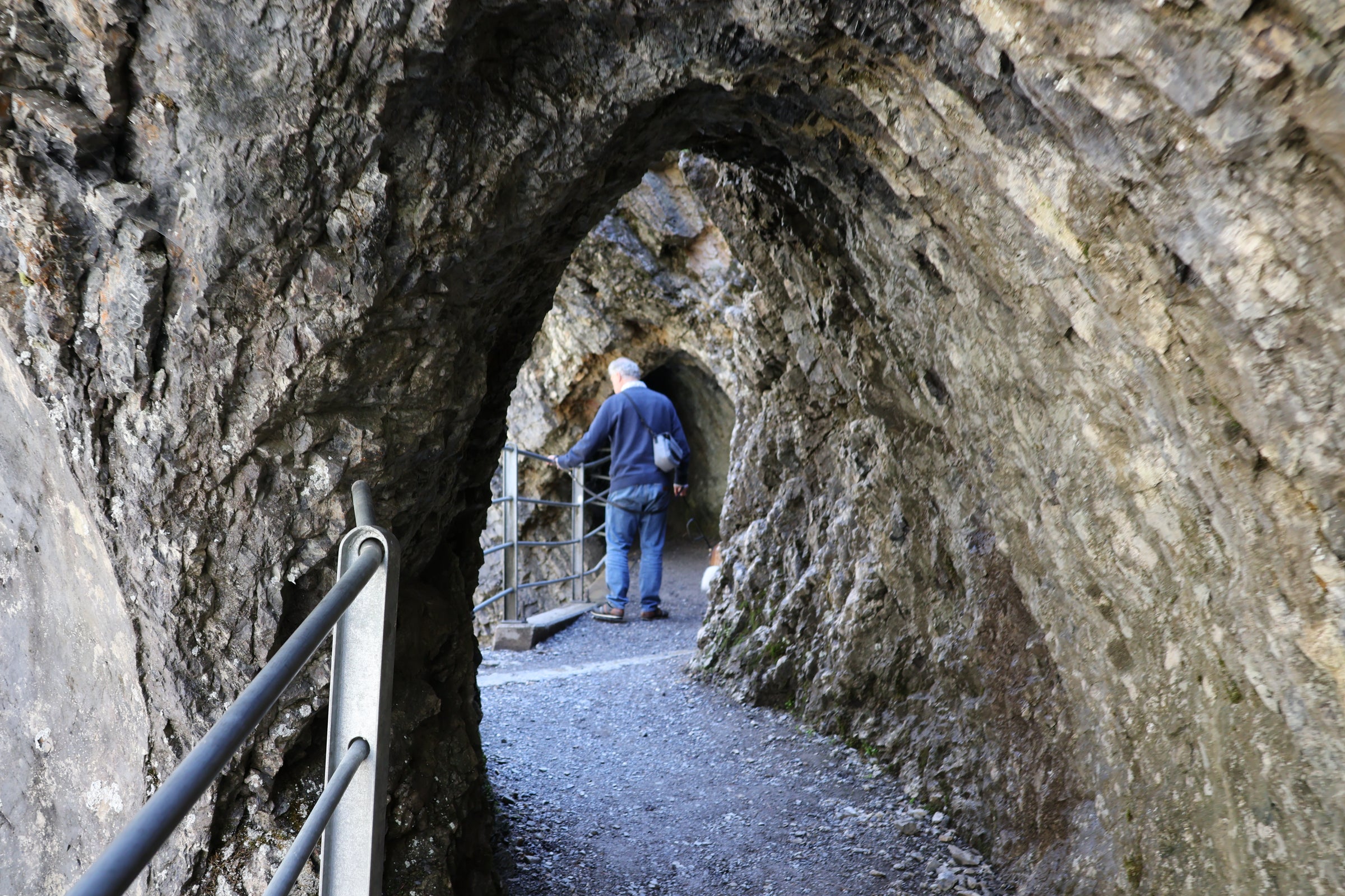 Doorkijk in degrotten van rosenlaui