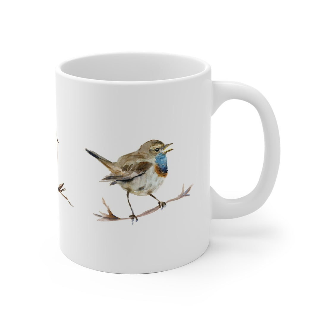 witte beker met vogeltje op witte achtergrond