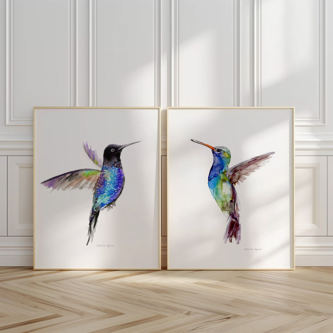 Houten vloer met grote kolibrie posters in dunne gouden lijst
