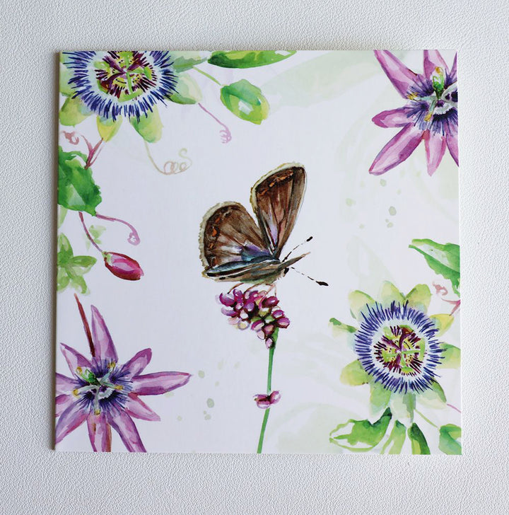 Wenskaart met bruine vlinder van Michelle Dujarind