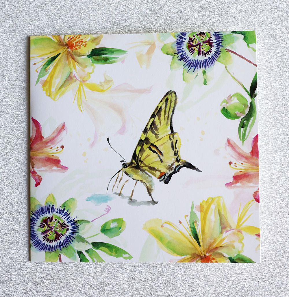 Gele vlinder en passiebloemen kaart van Michelle Dujardin