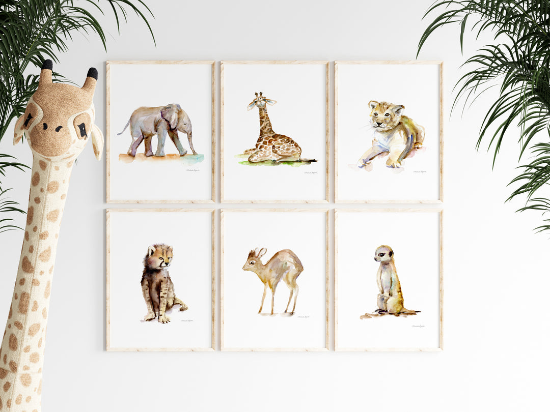 Set van 6 babydieren prints aan de muur met giraffeknuffel