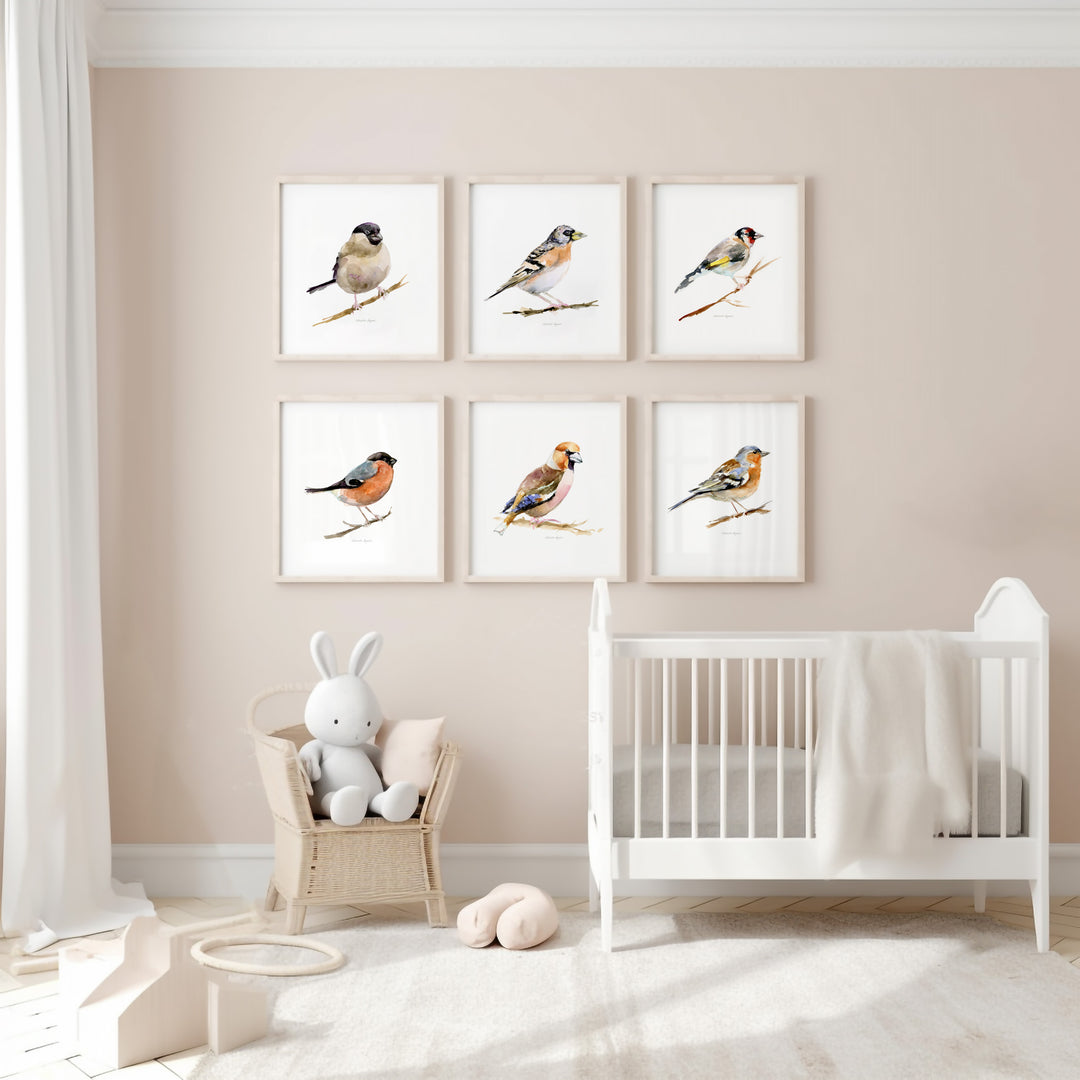 kinderkamer interieur met wieg en vinksoorten