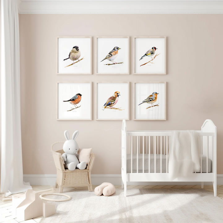 kinderkamer interieur met wieg en vinksoorten